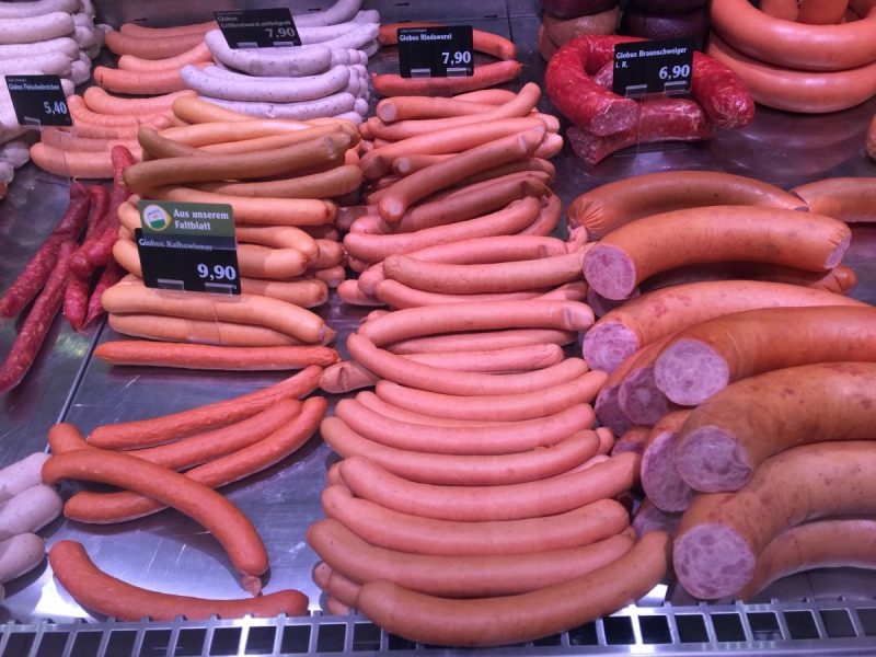 charcuterie-LA CADIERE D AZUR-min_sausages_meat_butchery-1069321